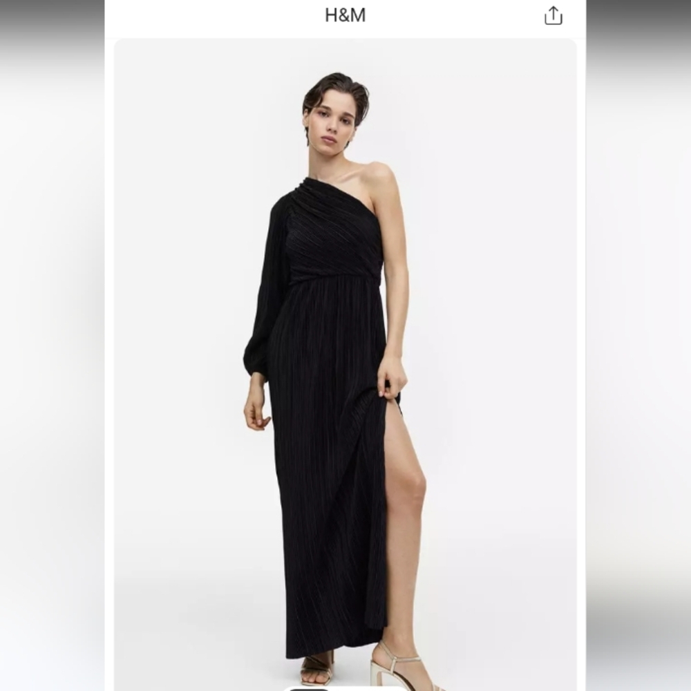 Divided One Shoulder Black Dress